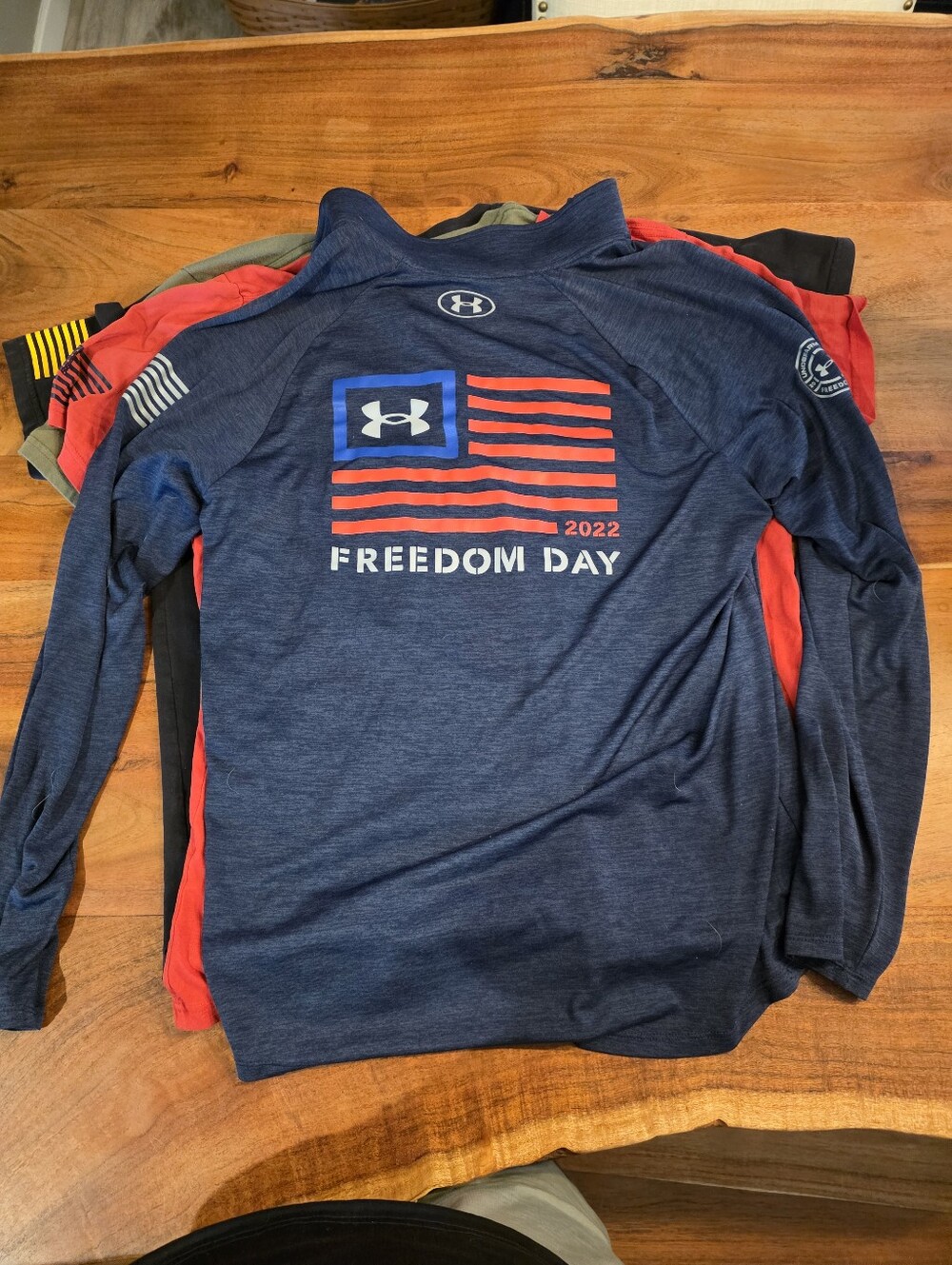 Underarmour Bundle 3 Shirts 1 Pull Over